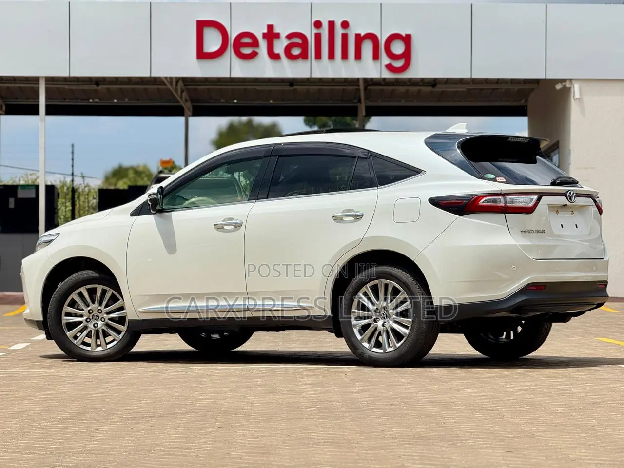 Toyota Harrier 2.0 2018 White