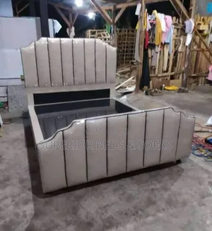 5x6 Pretty Chester Bed in Stock
