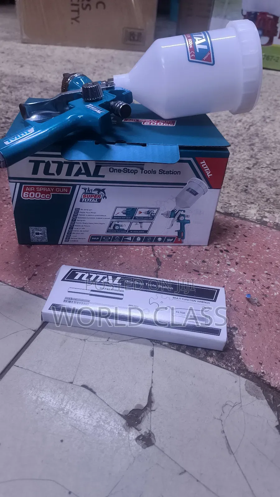 Manual Total 600cc Spray Gun With Adjustable Noozles