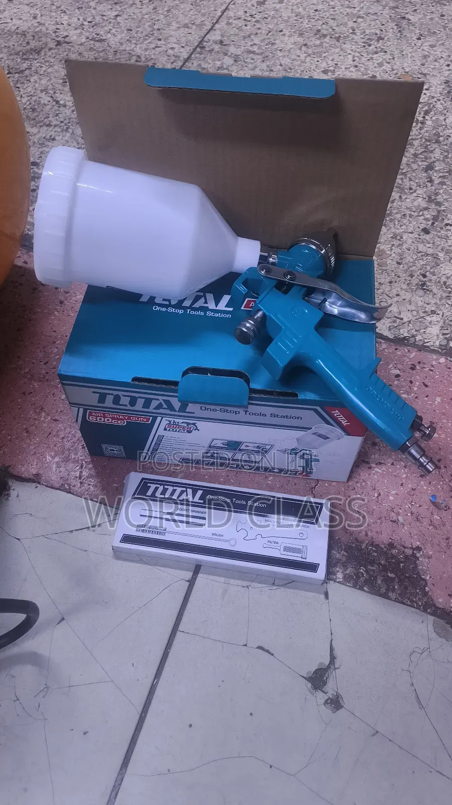 Manual Total 600cc Spray Gun With Adjustable Noozles