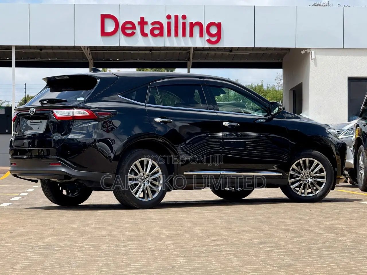 Toyota Harrier 2.0 2018 Black