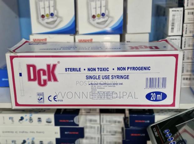 20cc Syringes With Needles. - main view