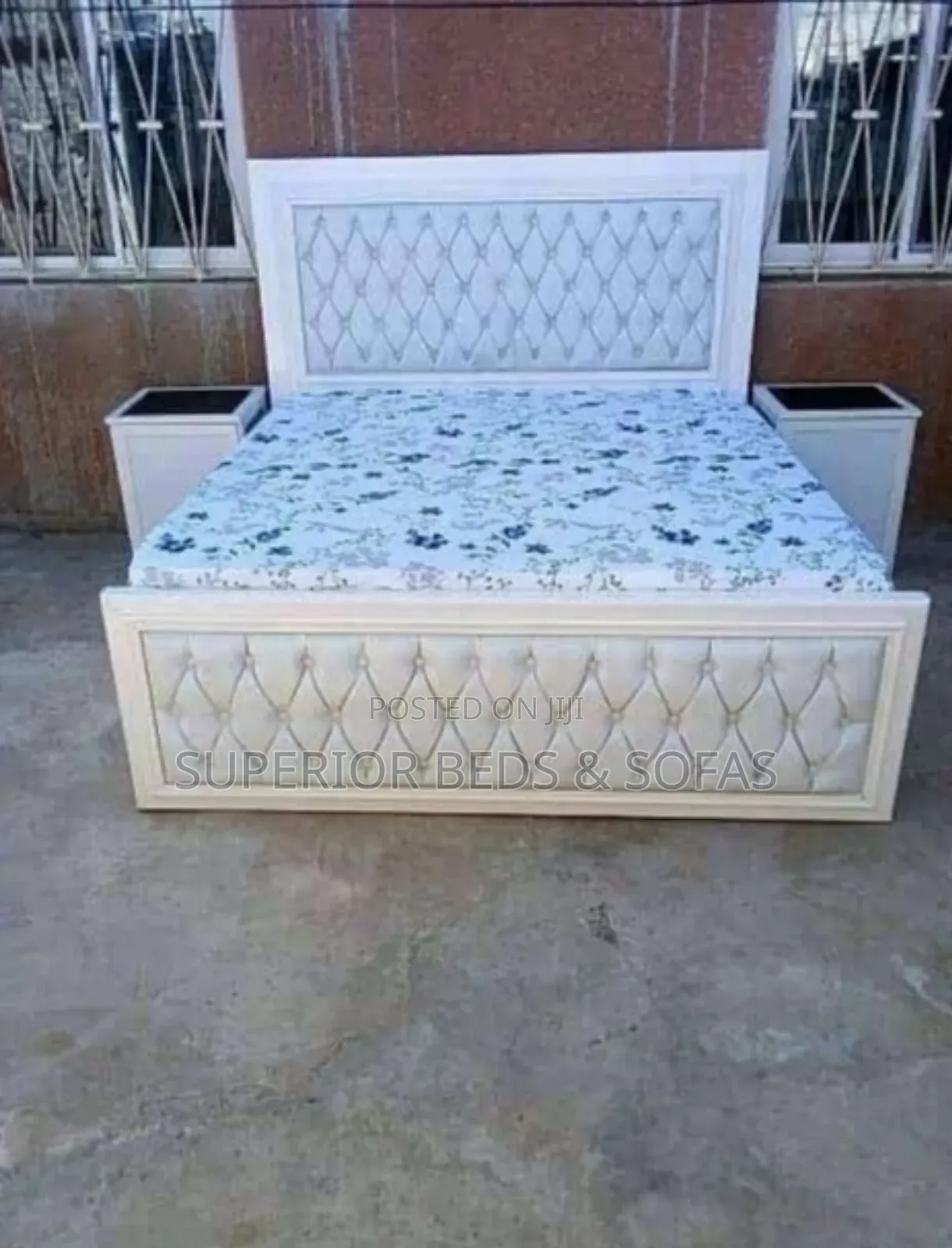 Sleek White Mocket Bed With Sideboxes