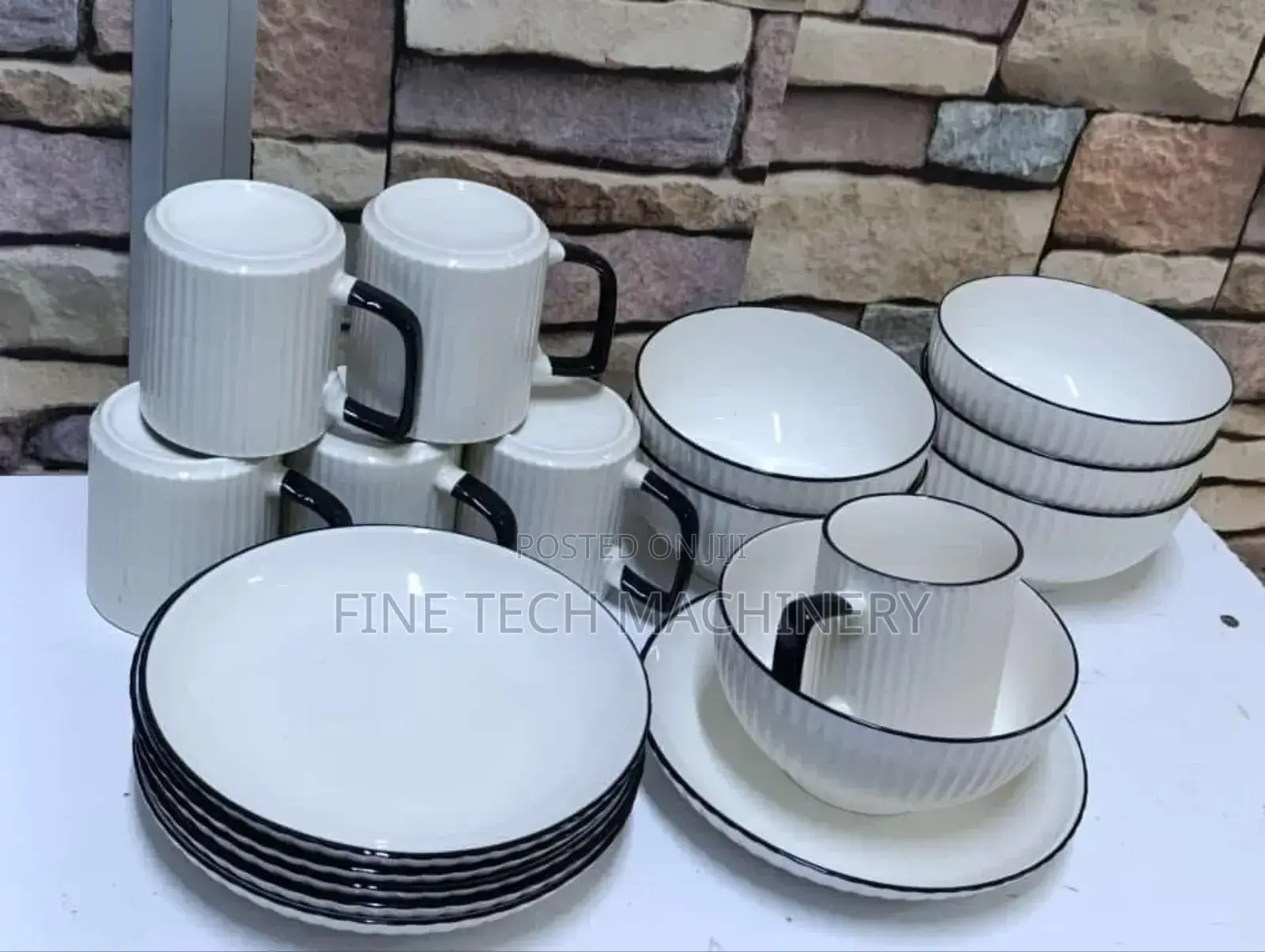 18 Piece Dinner Set