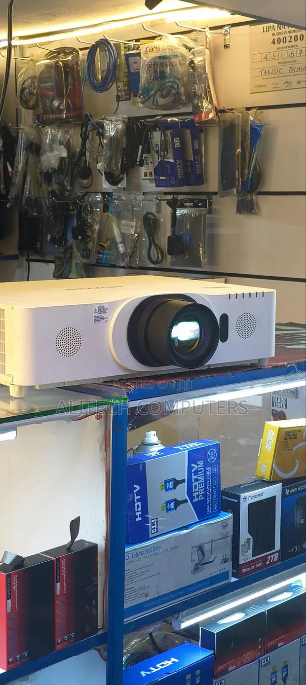 Hitachi Projector - thumbnail 4