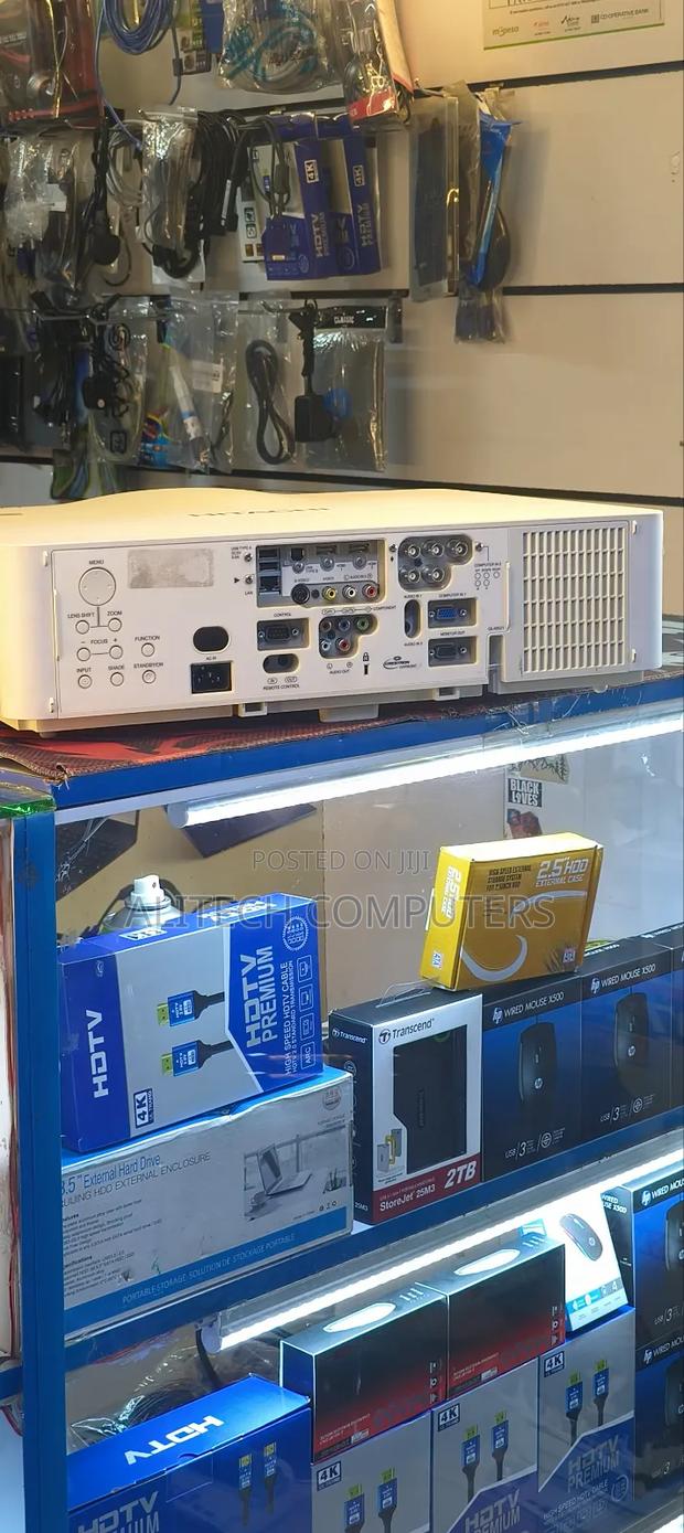 Hitachi Projector - thumbnail 8