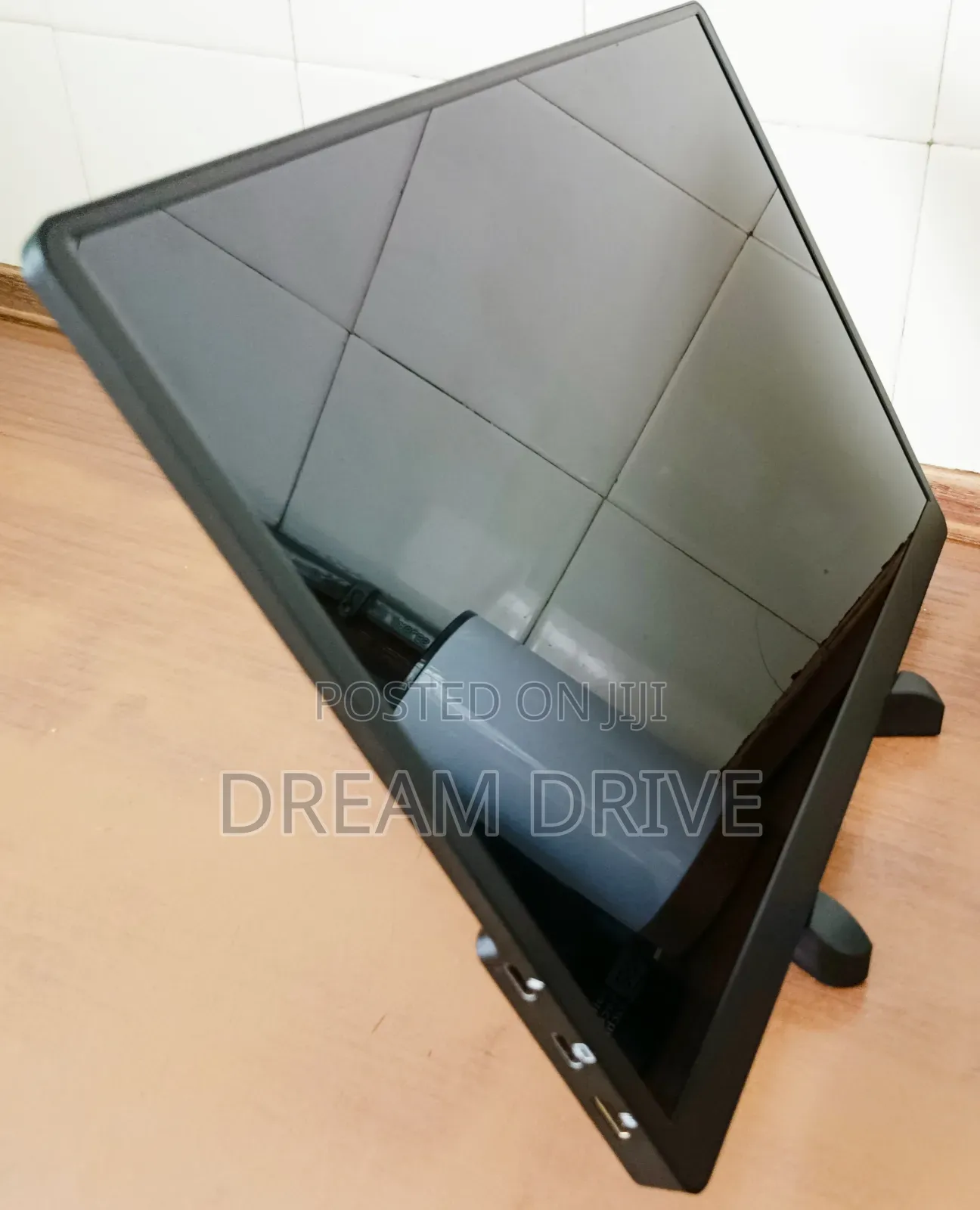 Monitor Screen, Slim, Sharp, Seamless