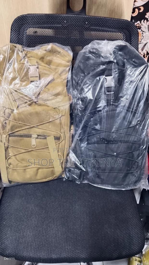 Waterproof Hiking Bags - thumbnail 6