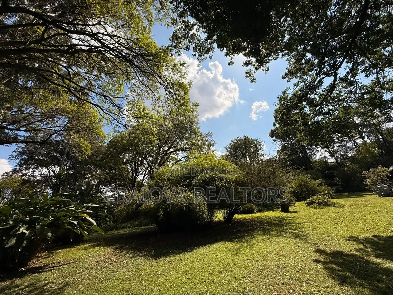 2.5acre Land With a Villa