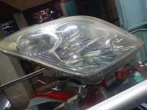 Isis Headlight Xenon