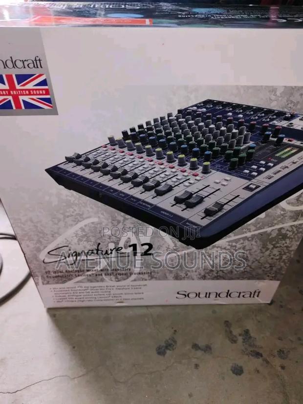 Soundcraft Signature 12 Plain Mixer
