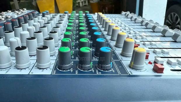 Soundcraft Signature 12 Plain Mixer - thumbnail 2