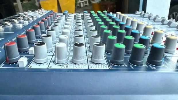 Soundcraft Signature 12 Plain Mixer - thumbnail 5