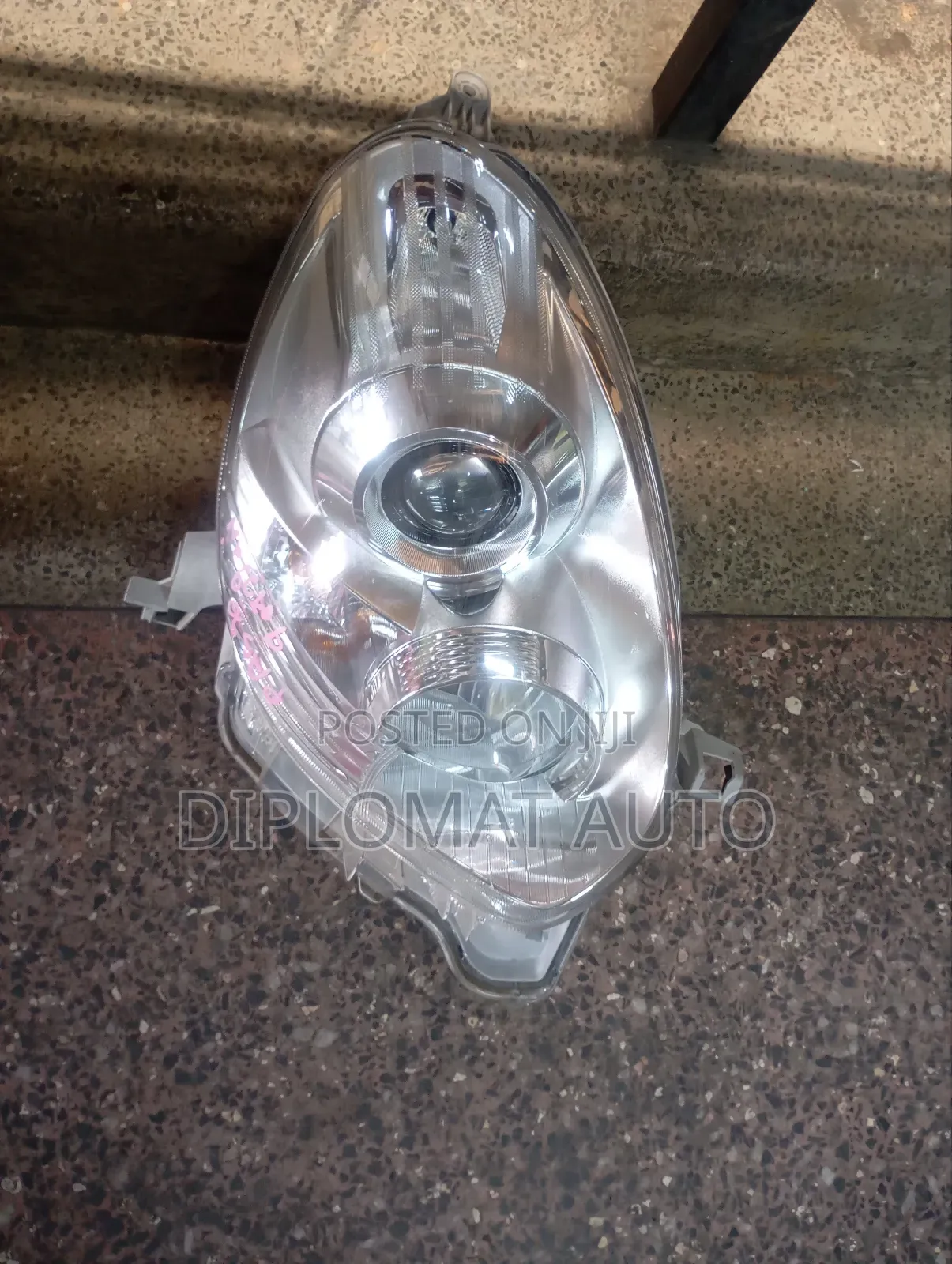 Passo 2010 Headlight Non