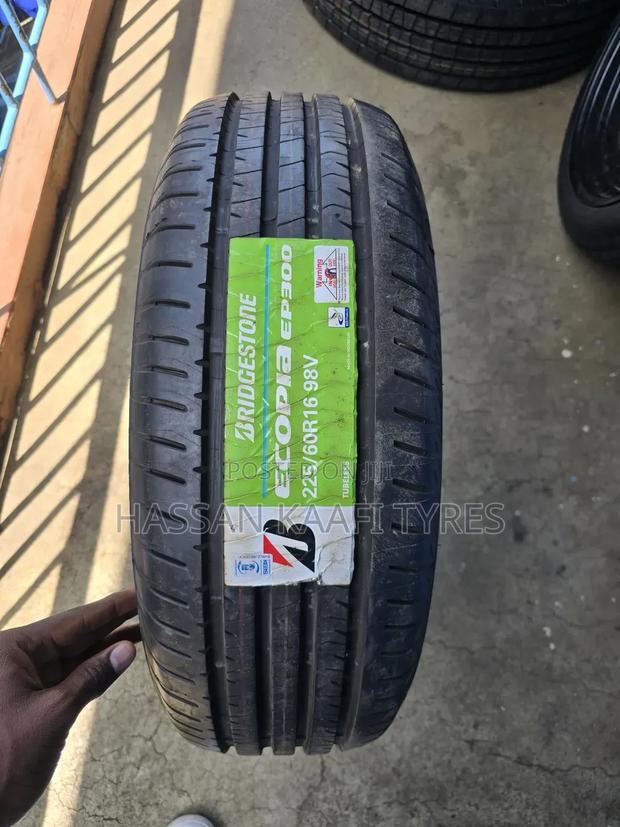 225/60r16 Bridgstone Tyre