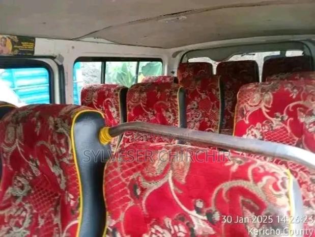 Toyota HiAce 2009 White - thumbnail 5