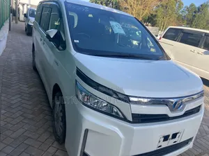 Toyota Voxy 2018 White