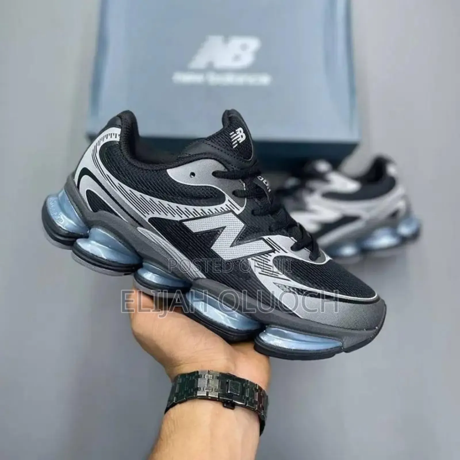 New Balance 2000. Black Grey