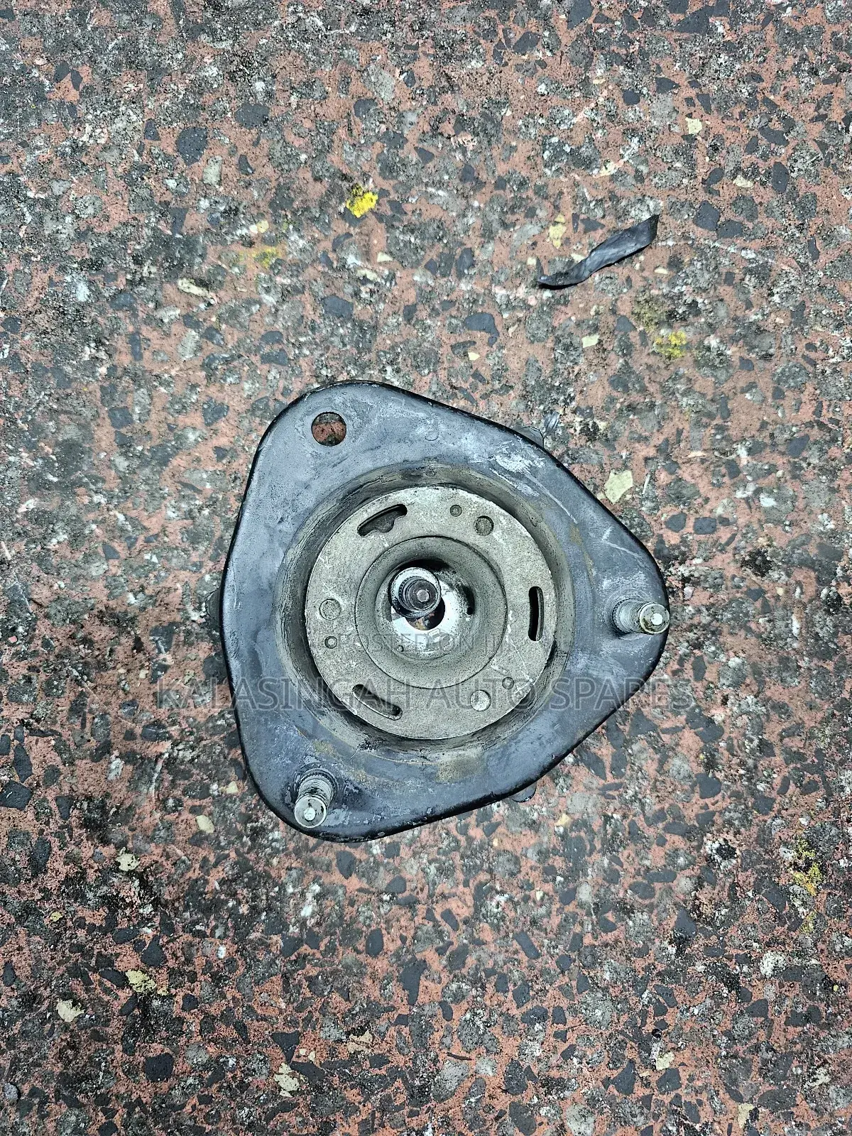 Noah Wish 3zr Shock Mounting
