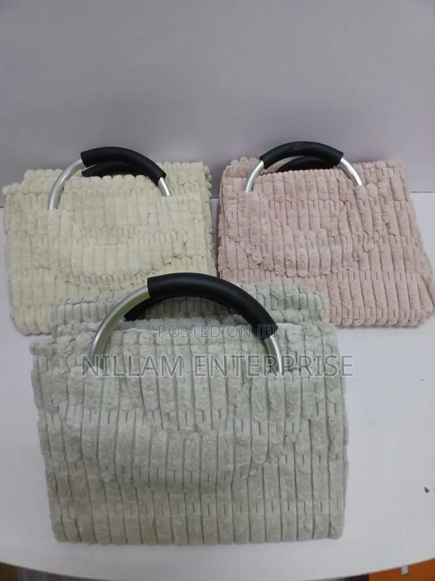 Velvet Coudry Laundry Basket - thumbnail 4