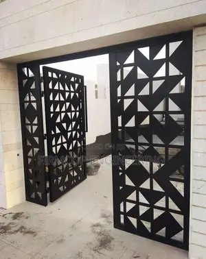 CNC-Patterned Metal Gate – Elegant Decorative Main Entrance Gate