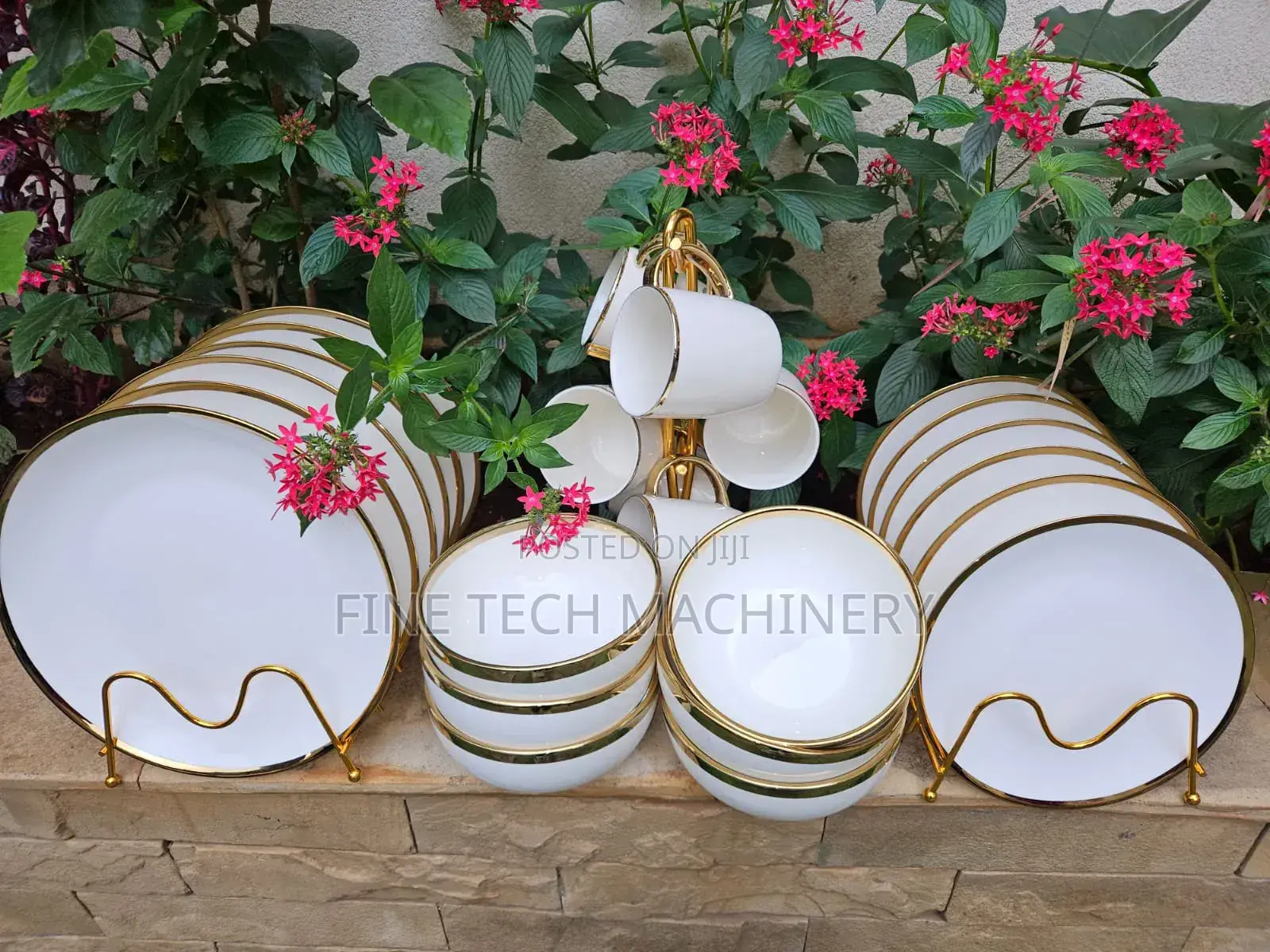 24 Piece Gold Rimmed Dinner Y
