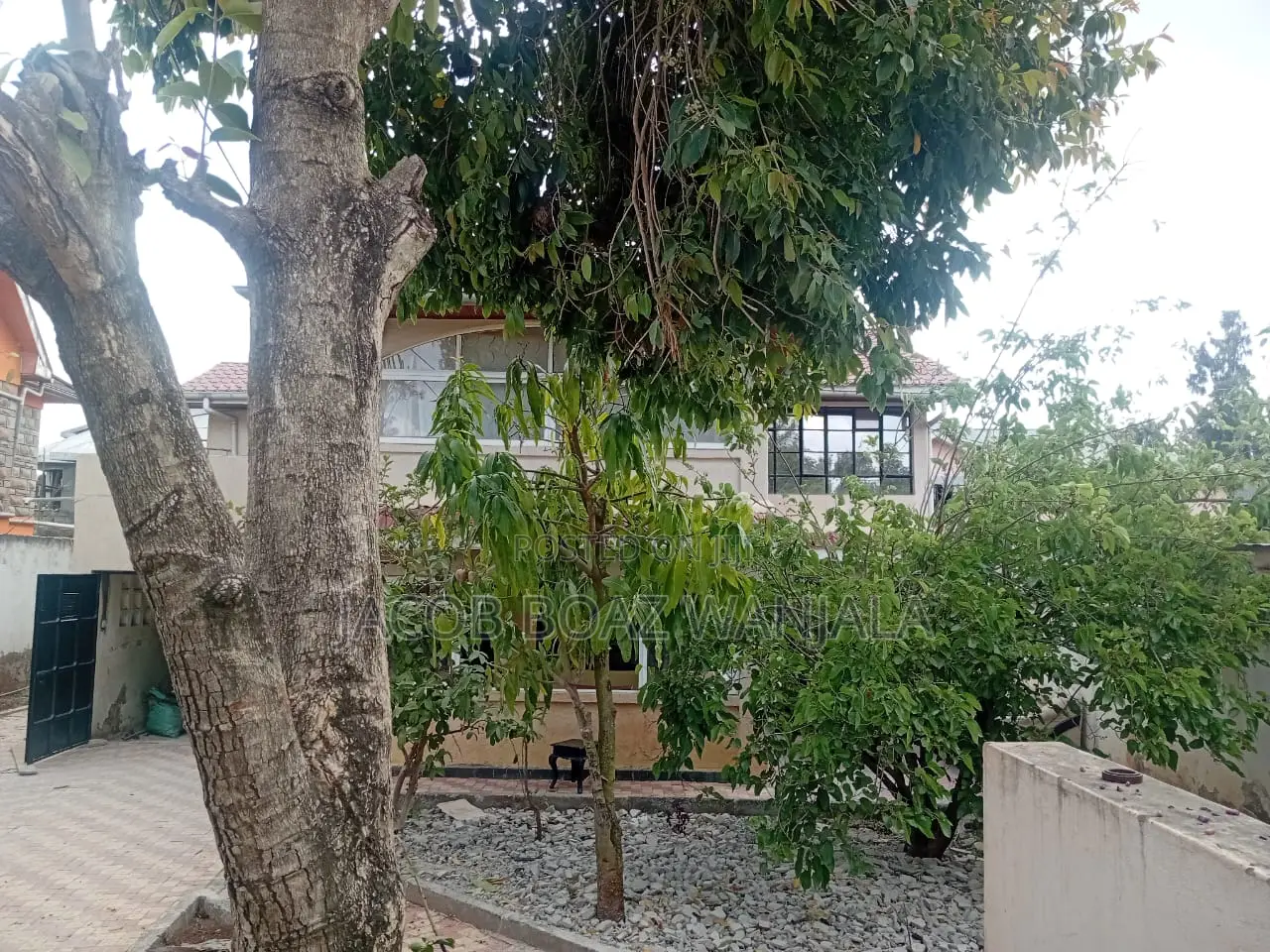 Furnished 5bdrm Mansion in Villa Court, Viraj Area for sale