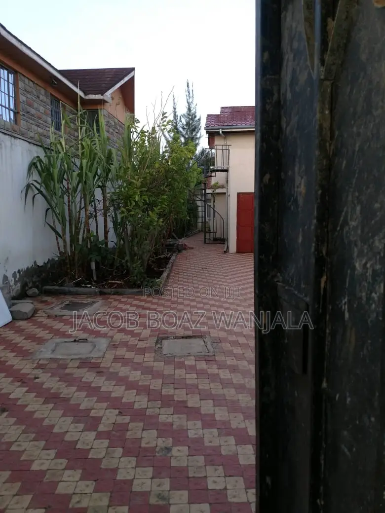 Furnished 5bdrm Mansion in Villa Court, Viraj Area for sale