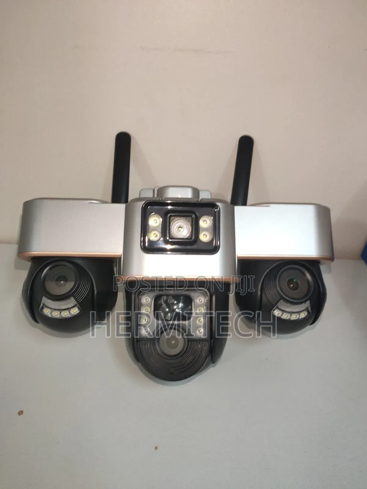 Triple Lens 4g Solar Powered PTZ CCTV All Lens Rotates Through Phone