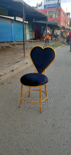 Makes Chair/ Manicure Seat