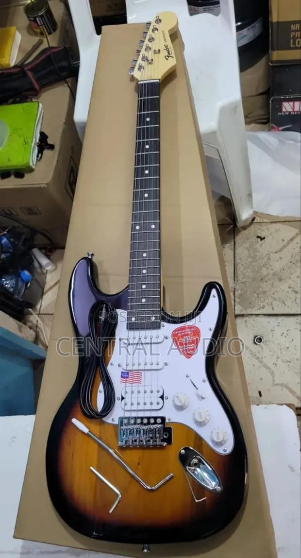 Fender Solo Guitar - thumbnail 3