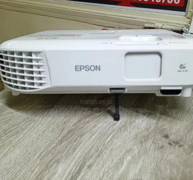 Teaching Projector for CBC Smart Lessons Epson Eb S05