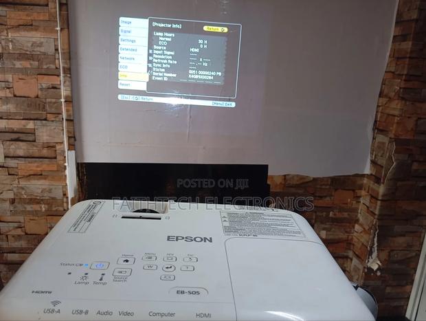 Affordable Projector for Primary Secondary Schools (Epson So5 - main view