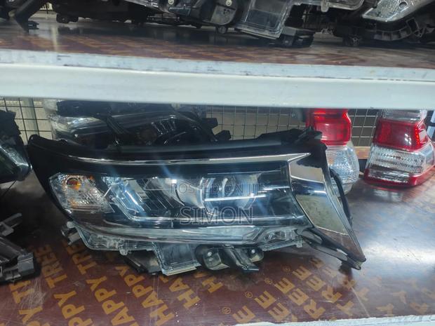 Prado 150 Headlight Xenon - main view