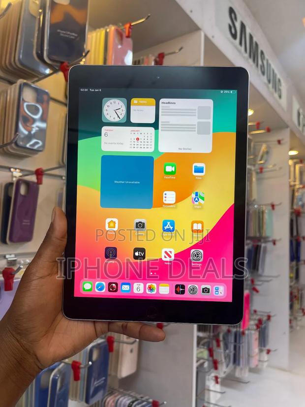 Apple iPad 9.7 128 GB Silver - main view