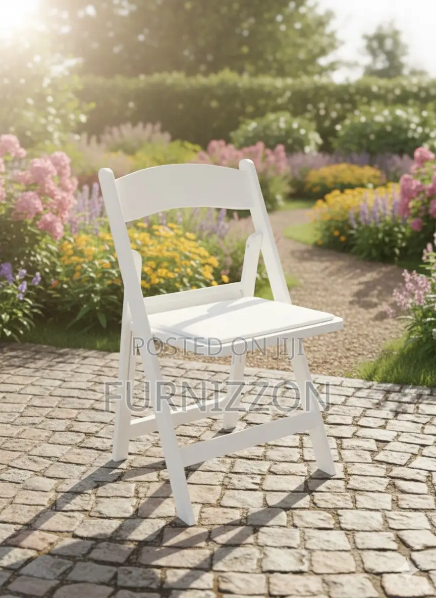 Modern White Folding Chair – Clean Stylish Event Seating