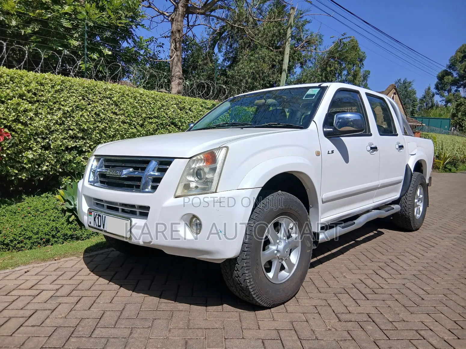 Isuzu D-MAX 2010 White