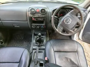 Isuzu D-MAX 2010 White