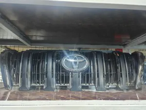 Front Grille Toyota Land Cruiser Prado