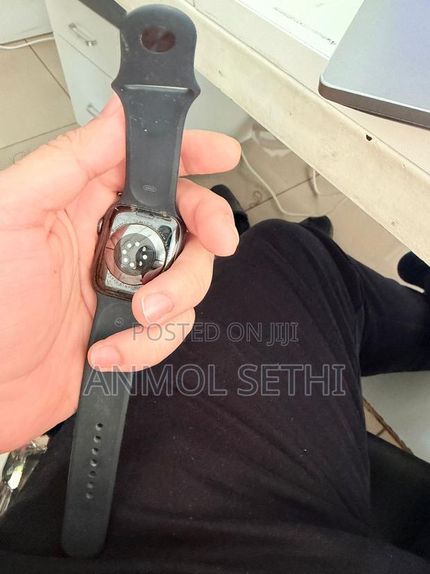 Apple Watch 6 In Mint Condition - thumbnail 2