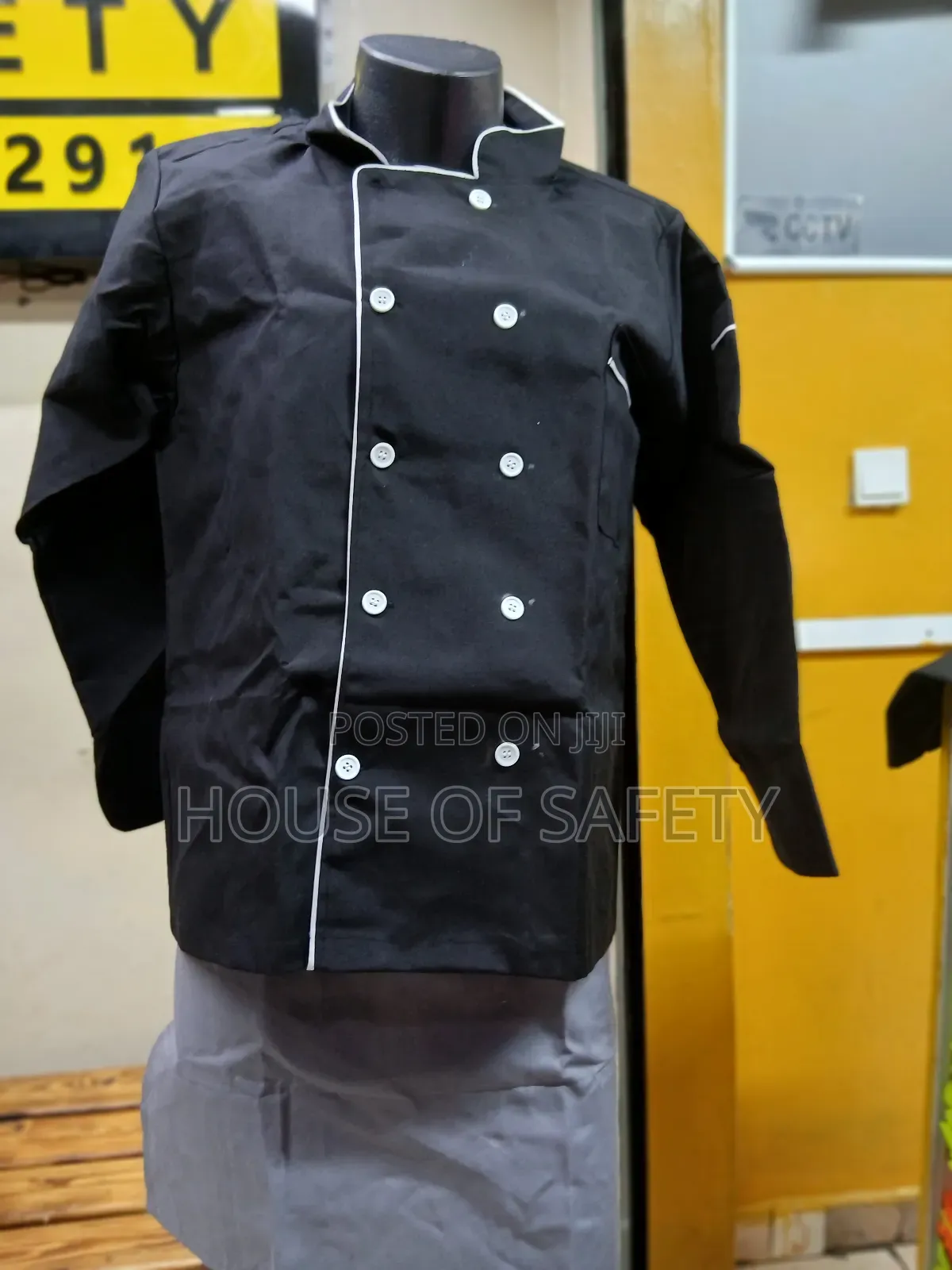 Chef Coats With Yoes in High-Stress Areas