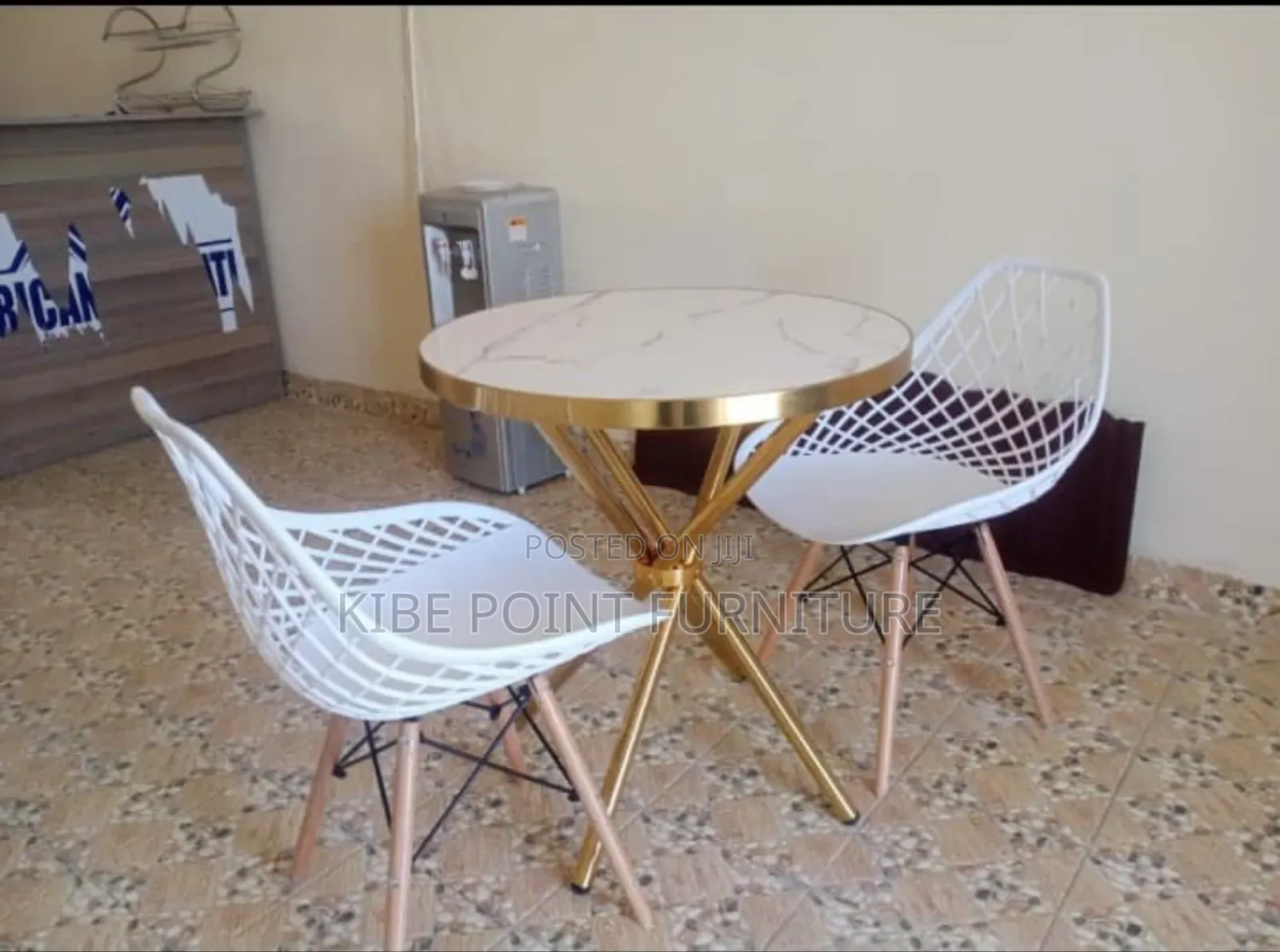 New Design Round Dining Table and Chairs