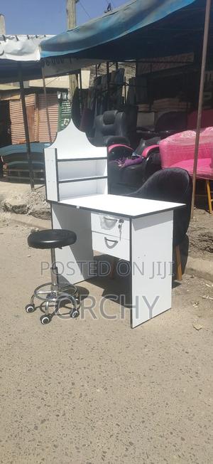 Manicure Table / Nail Table - thumbnail 2