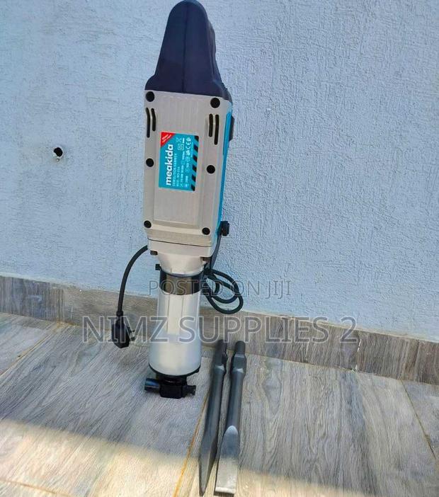 Meakida 2200w Heavy-Duty Electric Demolition Hammer. - main view