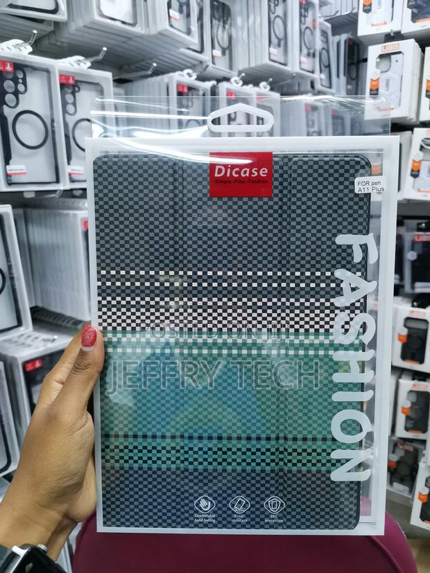 Hippy Carbon Fiber Texture Samsung Galaxy Tab A11 Plus Smart Case - thumbnail 3