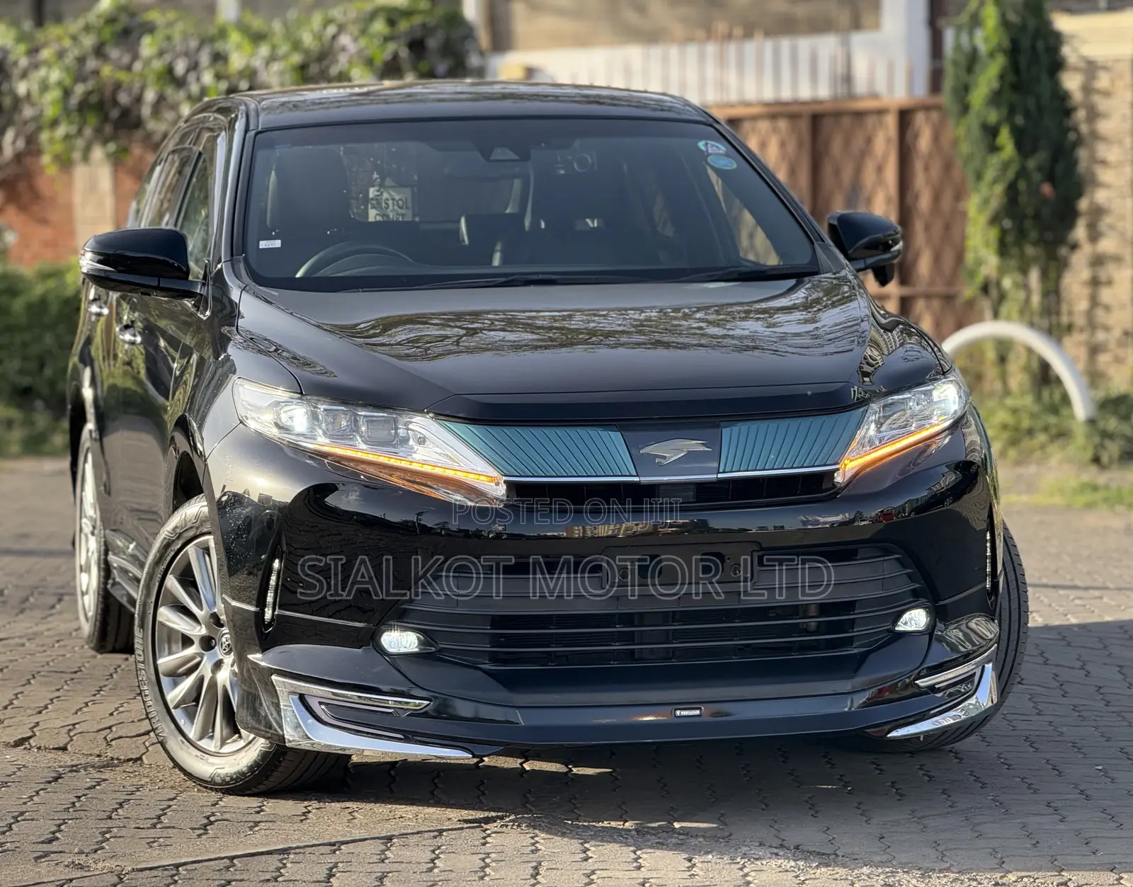 Toyota Harrier 2.0 2018 Black