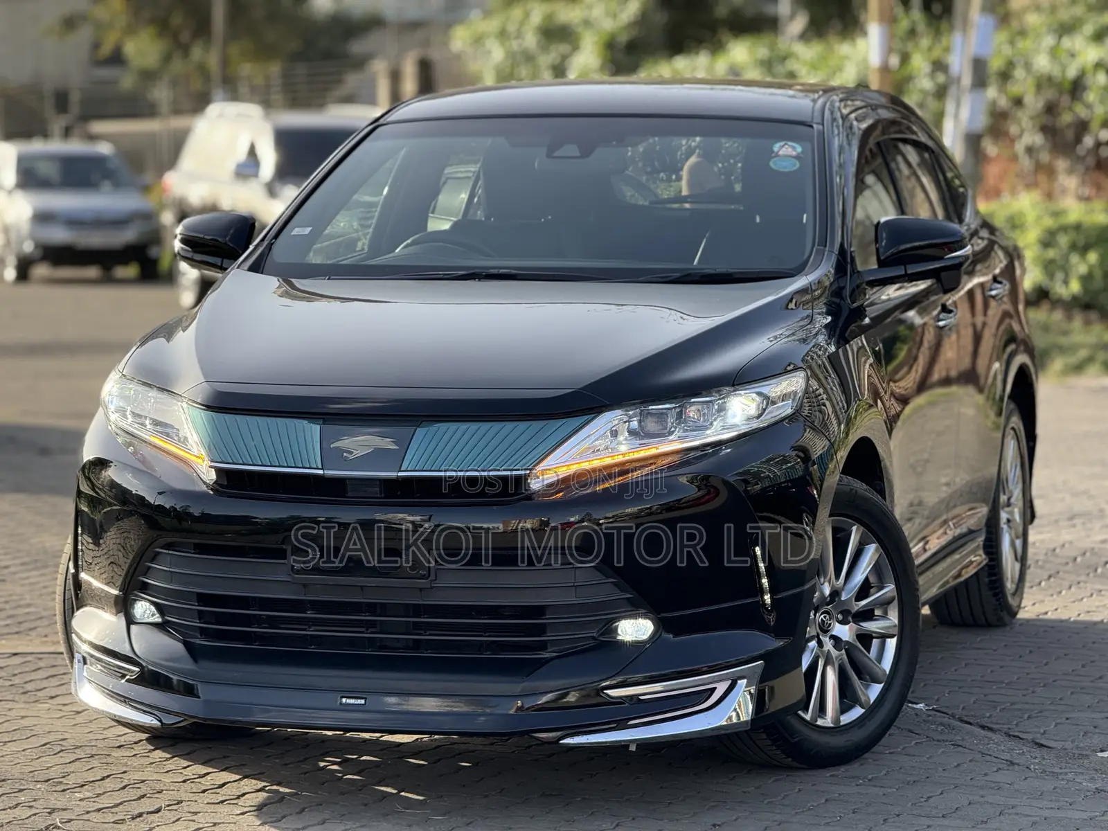 Toyota Harrier 2.0 2018 Black