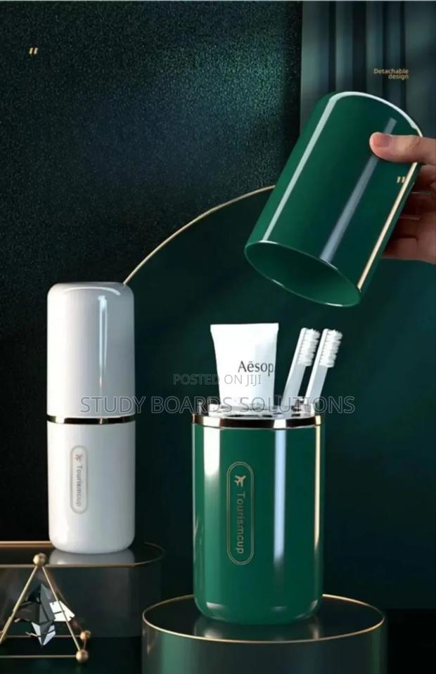 *Nordic Portable Toothbrush/Paste Holder
