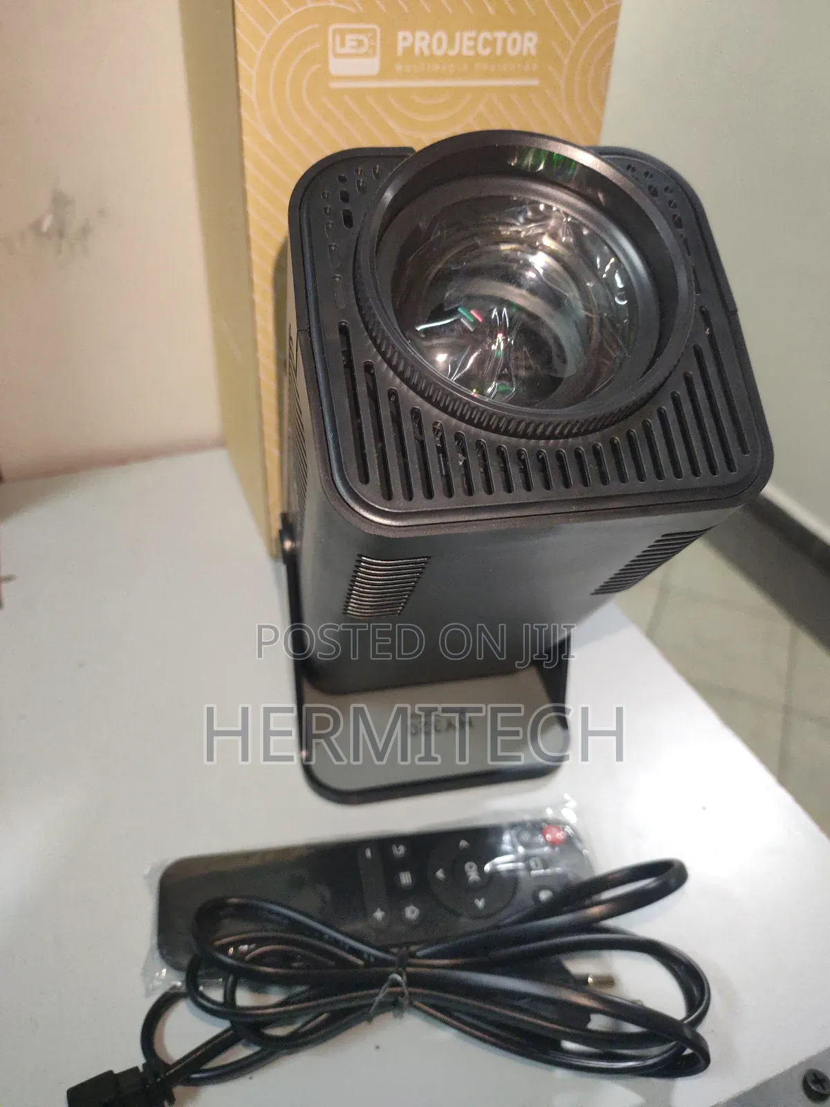 Hy320 Resolution Smart Android Projector 180inches Display Size