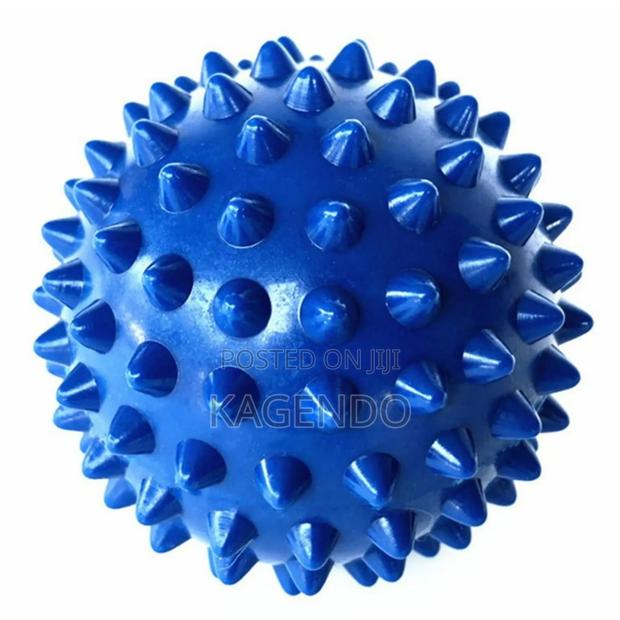 Spiked Squeeze Ball – Hand Therapy Muscle Relaxation - thumbnail 2